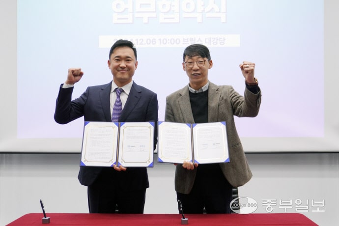 브릴스와 토마스의 스마트팩토리 기술 협약 체결 기념촬영