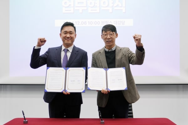 브릴스와 토마스의 스마트팩토리 기술 협약 체결 기념촬영